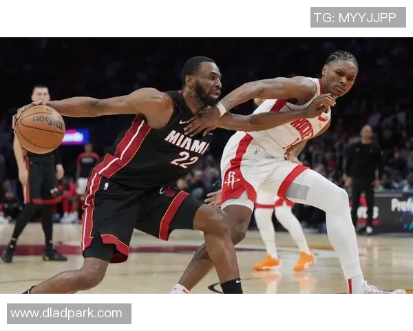 火箭队与热火队激战全场精彩瞬间回顾与赛后分析